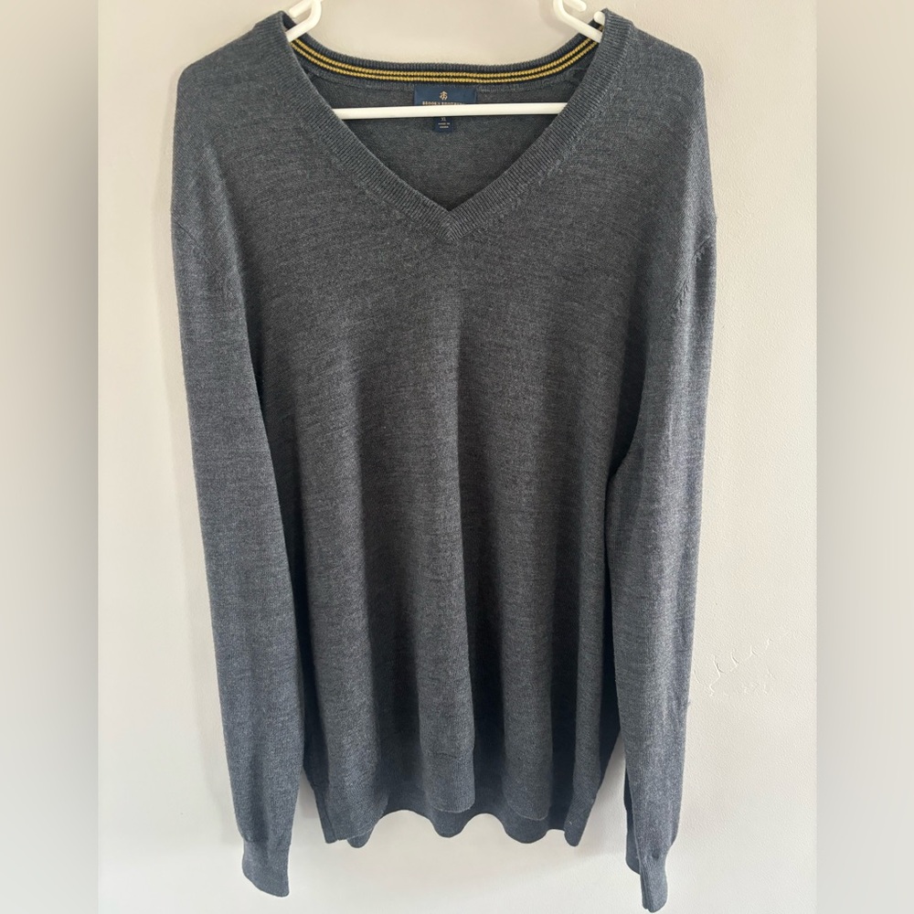 100% Fine Merino Wool Brooks Brothers Men's V-Neck Sweater in Charcoal Gray XL